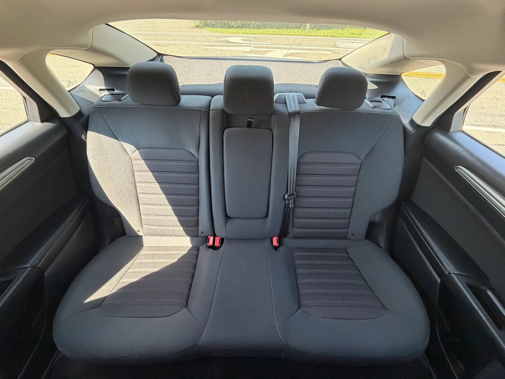 Used 2019 Ford Fusion SE FWD image 17