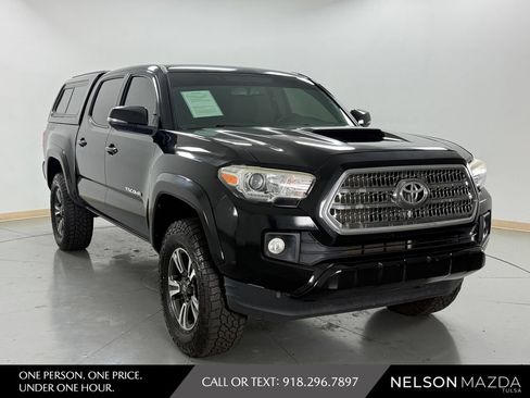 Used 2016 Toyota Tacoma TRD Sport w/ Towing Package AWD/4WD image 4