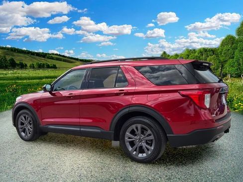 Used 2023 Ford Explorer XLT w/ Equipment Group 202A RWD image 4