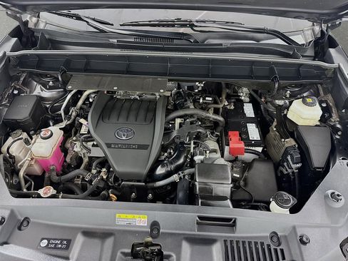 Used 2023 Toyota Highlander LE FWD image 28