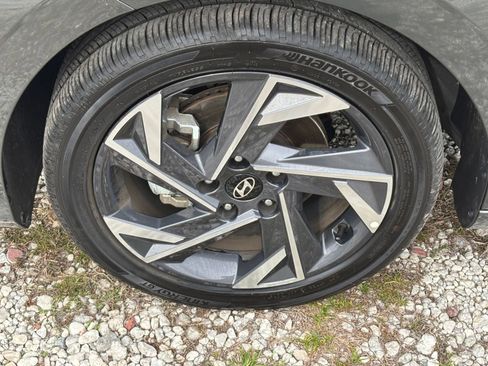 Used 2025 Hyundai Elantra SEL image 31