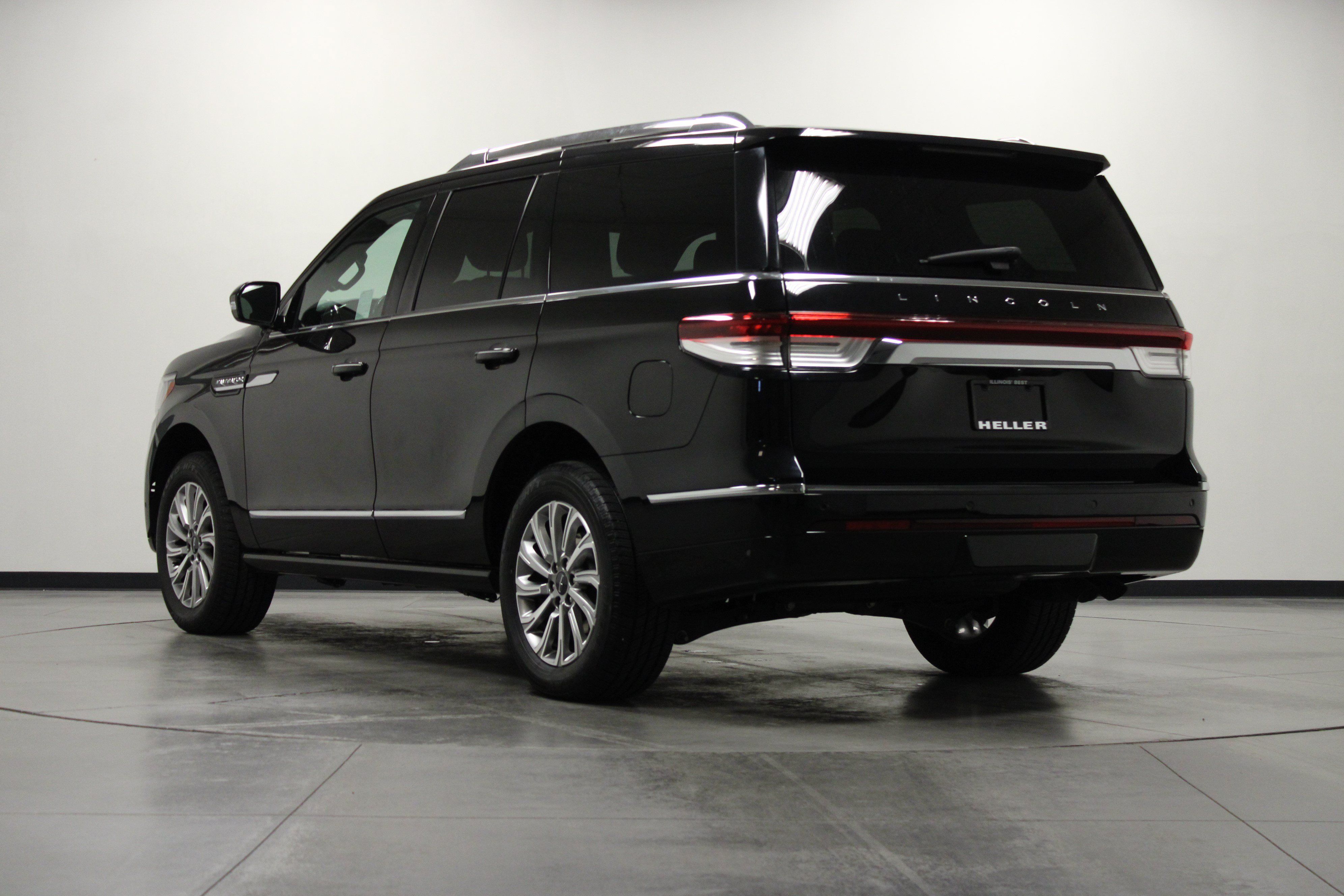 Used 2023 Lincoln Navigator 2WD image 6
