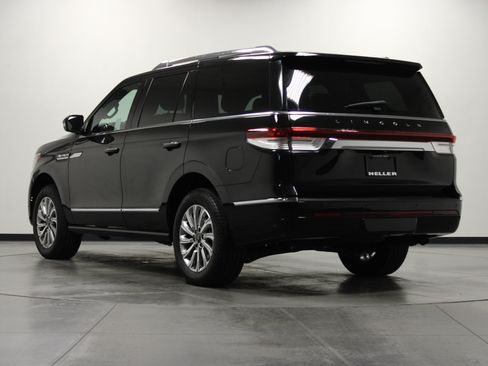 Used 2023 Lincoln Navigator 2WD image 6