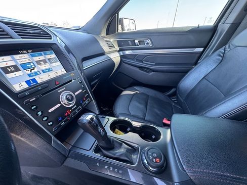 Used 2018 Ford Explorer Sport image 33