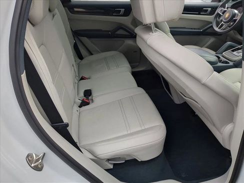 Used 2019 Porsche Cayenne E-Hybrid image 22