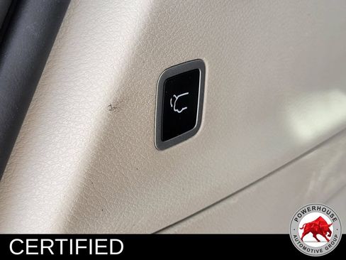 Used 2023 Chrysler Pacifica Touring-L FWD image 14