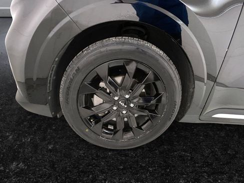 Used 2022 Kia Carnival SX Prestige image 27