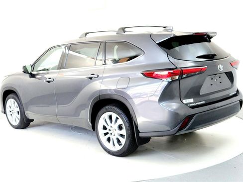 Used 2023 Toyota Highlander Limited image 4