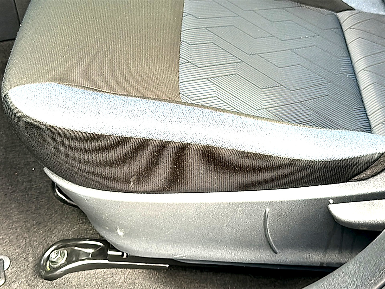 Used 2025 Nissan Versa SV FWD image 15