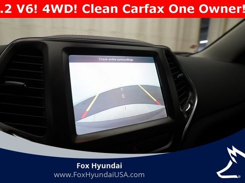 Used 2019 Jeep Cherokee Trailhawk w/ Cold Weather Group image 18