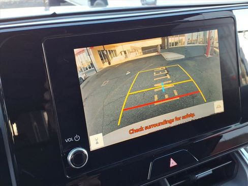 Certified 2023 Toyota Venza LE image 20