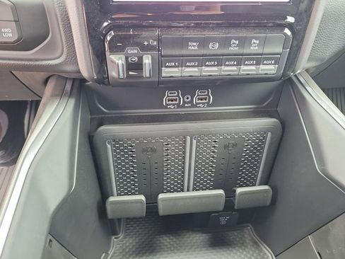 New 2026 RAM 3500 Big Horn AWD/4WD image 19