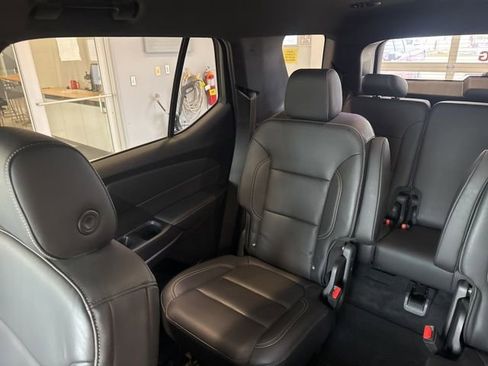Used 2022 Chevrolet Traverse LT AWD/4WD image 17