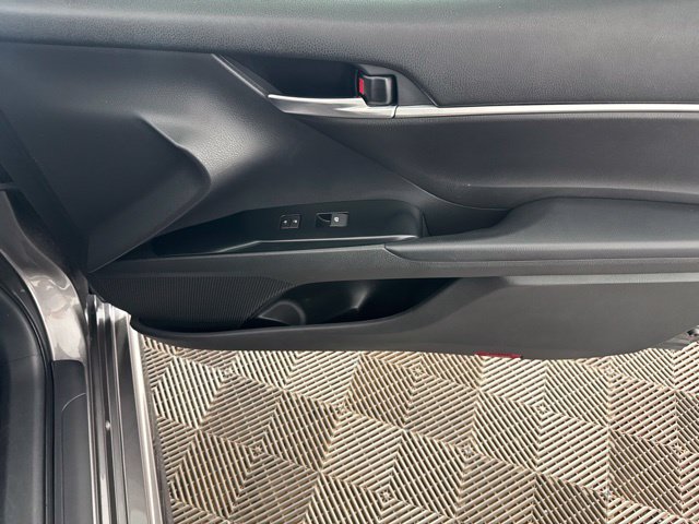 Used 2020 Toyota Camry SE FWD image 23