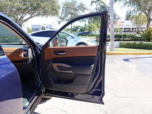 Used 2024 Nissan Pathfinder Platinum w/ Cargo Package image 29