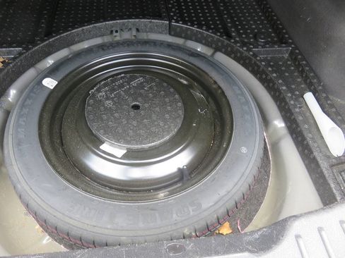 Used 2014 Ford Focus SE w/ Equipment Group 201A FWD image 24