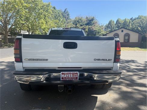 Used 2005 Chevrolet Silverado 3500 LS w/ Heavy-Duty Power Package AWD/4WD image 6