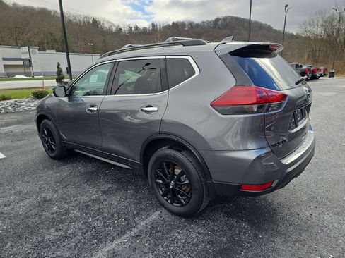 Used 2018 Nissan Rogue SV image 3