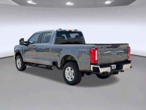 Used 2025 Ford F250 XLT AWD/4WD image 3