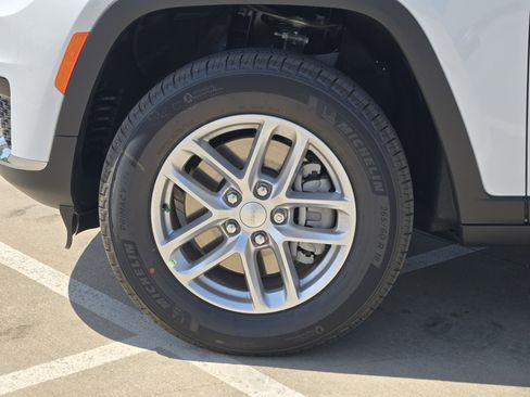 New 2026 Jeep Grand Cherokee L Laredo AWD/4WD image 9