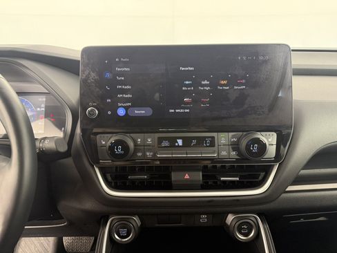 Used 2024 Toyota Grand Highlander AWD image 21