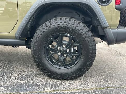 Used 2026 Jeep Wrangler Willys AWD/4WD image 14