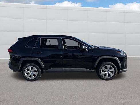 Used 2021 Toyota RAV4 LE image 3