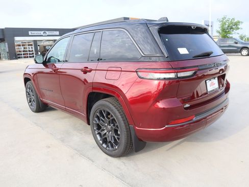 New 2026 Jeep Grand Cherokee Summit w/ Obsidian Package AWD/4WD image 24