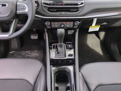 New 2026 Jeep Compass Latitude AWD/4WD image 18