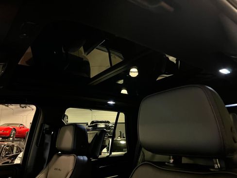 Used 2023 GMC Yukon Denali w/ Denali Reserve Package image 24