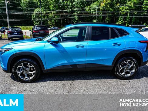 Used 2025 Chevrolet Trax LT FWD image 6