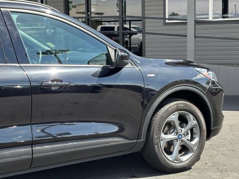 Used 2025 Ford Escape ST-Line Select AWD/4WD image 4