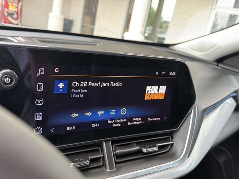 Used 2025 Chevrolet Trax LT FWD image 23