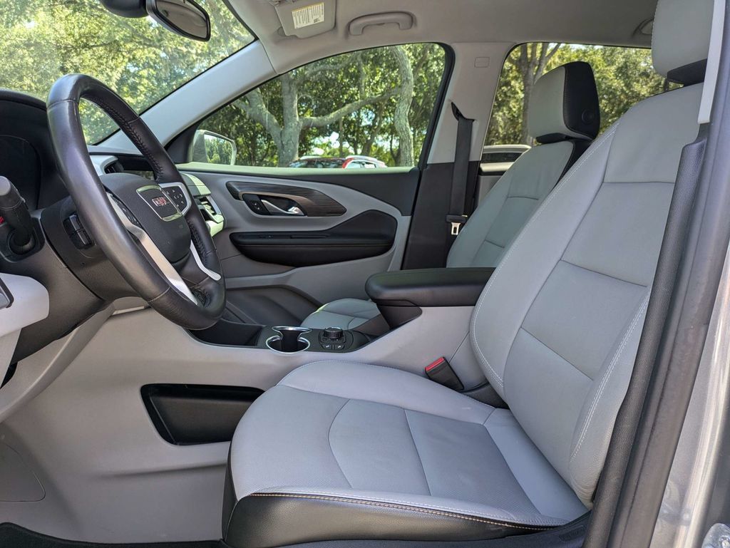 Certified 2024 Cadillac XT4 Luxury w/ Cold Weather Package FWD image 19