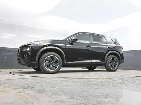 Used 2024 Nissan Rogue SV image 31