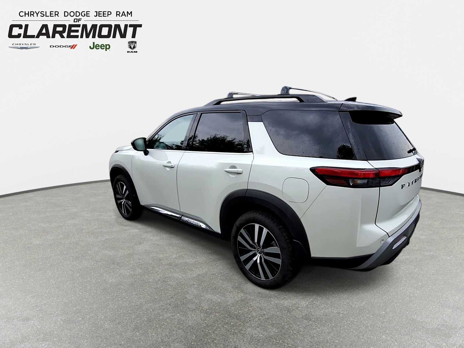 Used 2023 Nissan Pathfinder Platinum AWD/4WD image 6