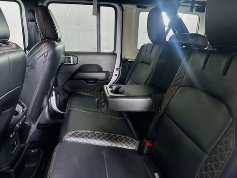 Used 2022 Jeep Wrangler Unlimited Sahara AWD/4WD image 28