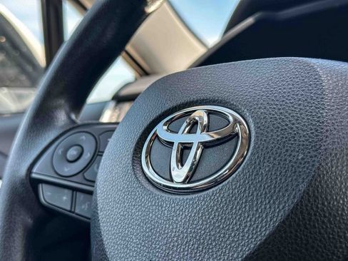 Used 2025 Toyota RAV4 XLE FWD image 29