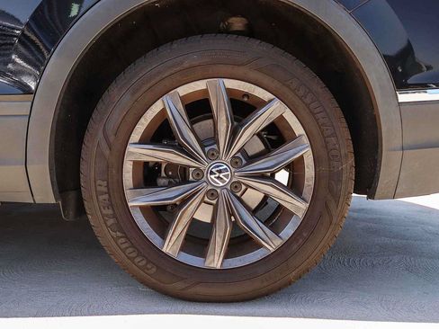 Used 2023 Volkswagen Tiguan SE w/ Panoramic Sunroof Package FWD image 10