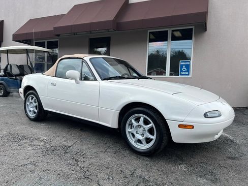 Used 1994 MAZDA MX-5 Miata M-Edition image 3