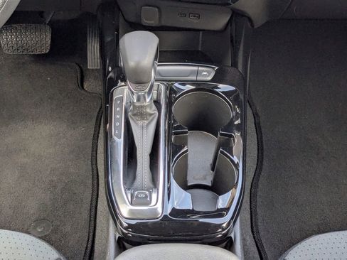 Certified 2025 Chevrolet Trax LT image 21