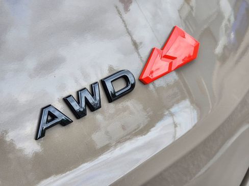Used 2025 Nissan Rogue SV AWD/4WD image 8