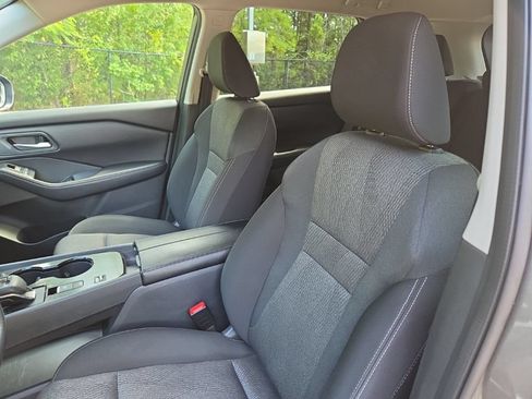 Certified 2025 Nissan Rogue SV FWD image 18