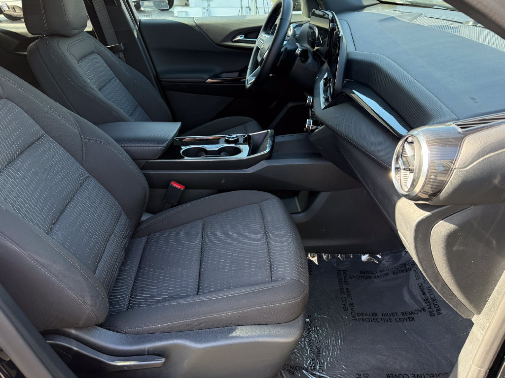 Used 2026 Chevrolet Equinox LT AWD/4WD image 16