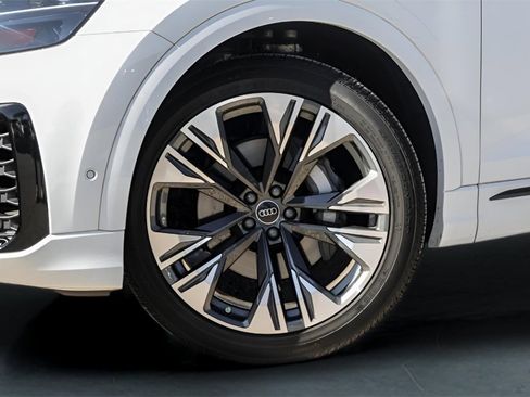 Used 2025 Audi Q8 Premium Plus image 4