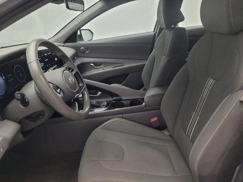 Used 2025 Hyundai Elantra SEL FWD image 17