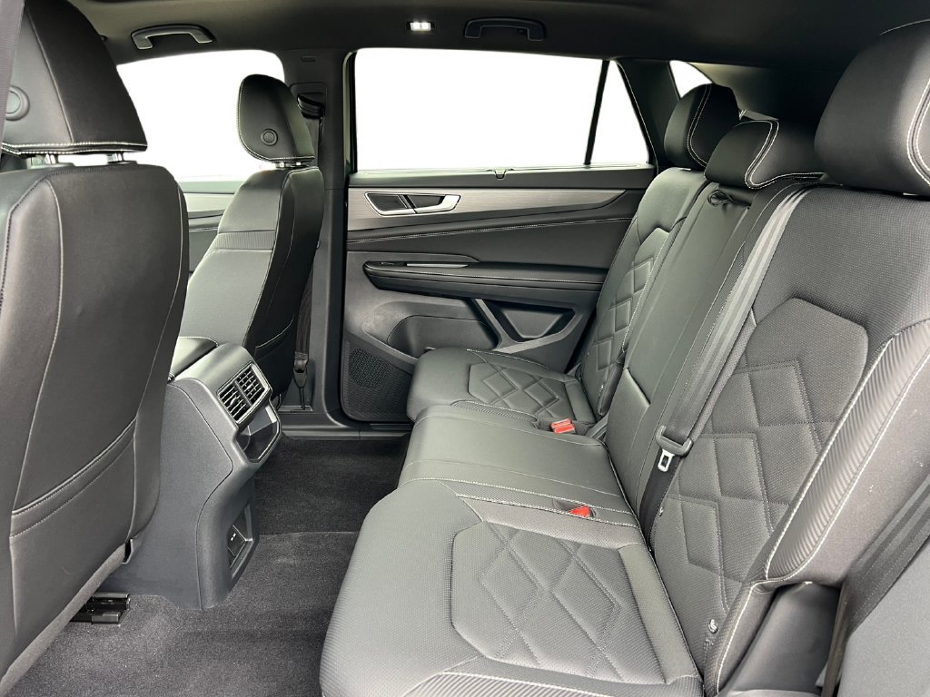 Used 2026 Volkswagen Atlas Cross Sport SE w/ Panoramic Sunroof Package AWD/4WD image 7