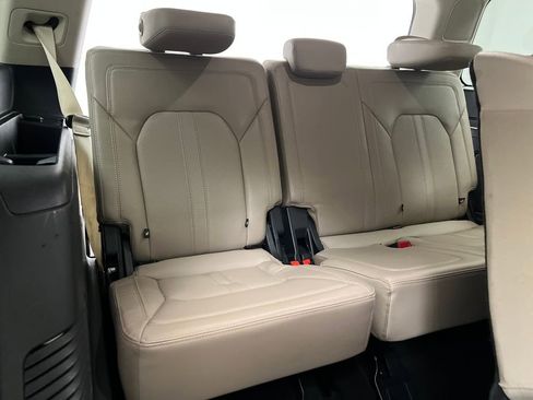 Used 2024 Ford Expedition Limited image 32