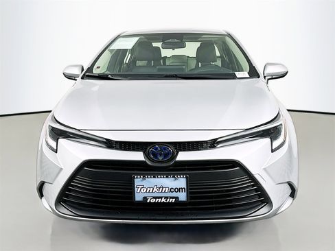Used 2024 Toyota Corolla LE w/ LE Convenience Package image 2