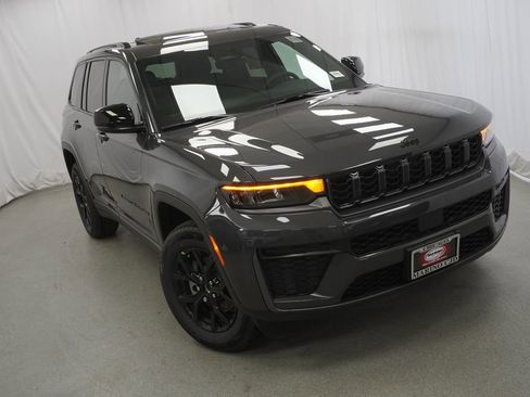 New 2026 Jeep Grand Cherokee Altitude AWD/4WD image 8